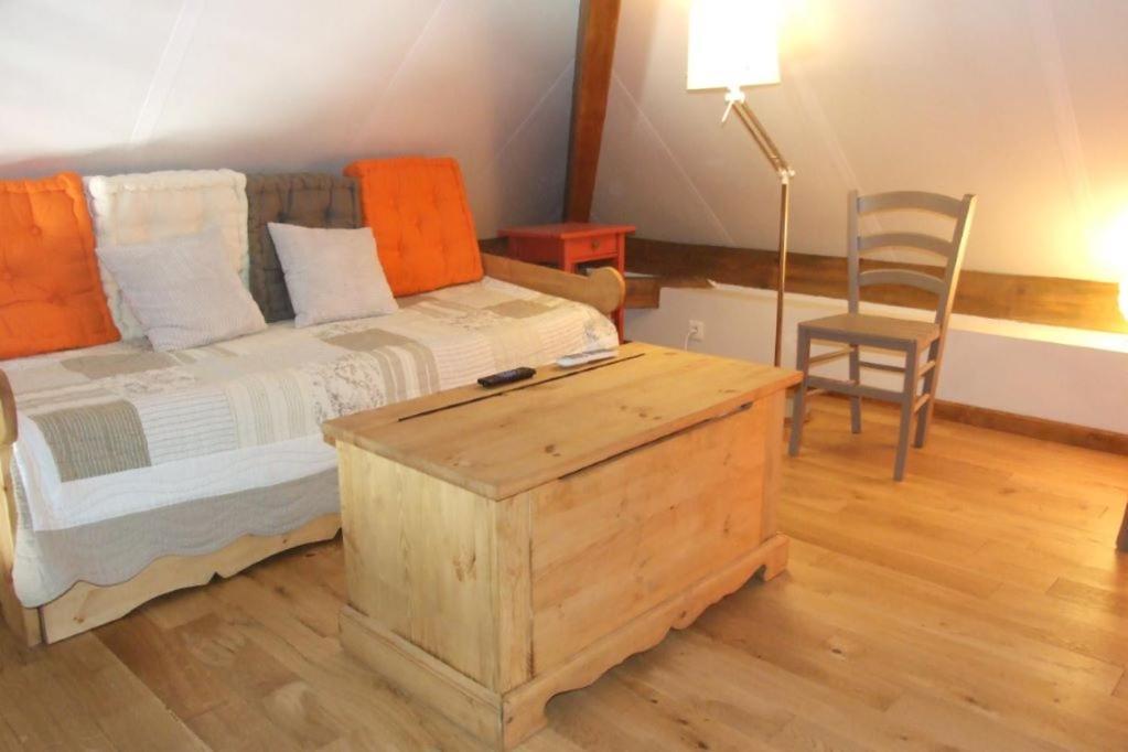 Les Pins - Maison Avec Parking Ferme Et Jardin Commun Au Calme Saint-Prix  Esterno foto